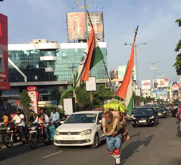Photo of This Man Has Been Walking Across India For 22 Years. His Story Will Leave You In Tears 1/2 by Gunjan Upreti