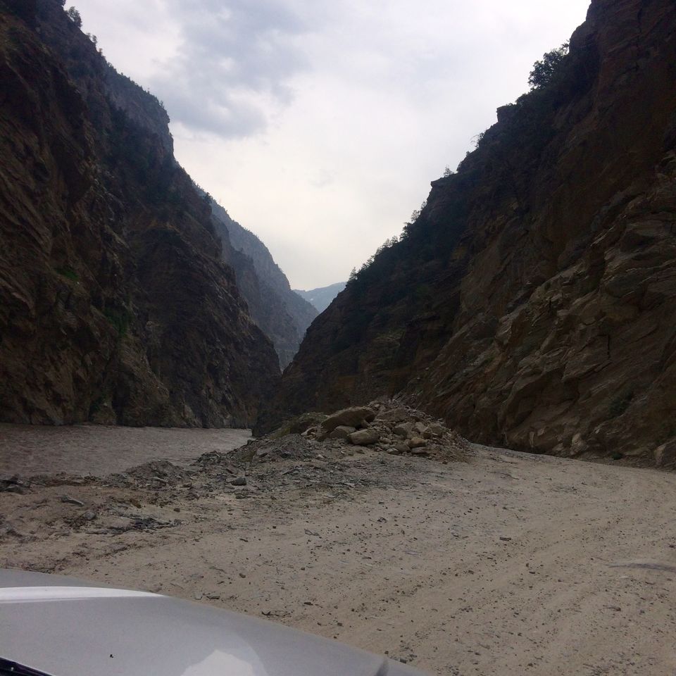 Photo of Driving on the deadly India Tibet Highway 33/47 by Abhishek Khanna