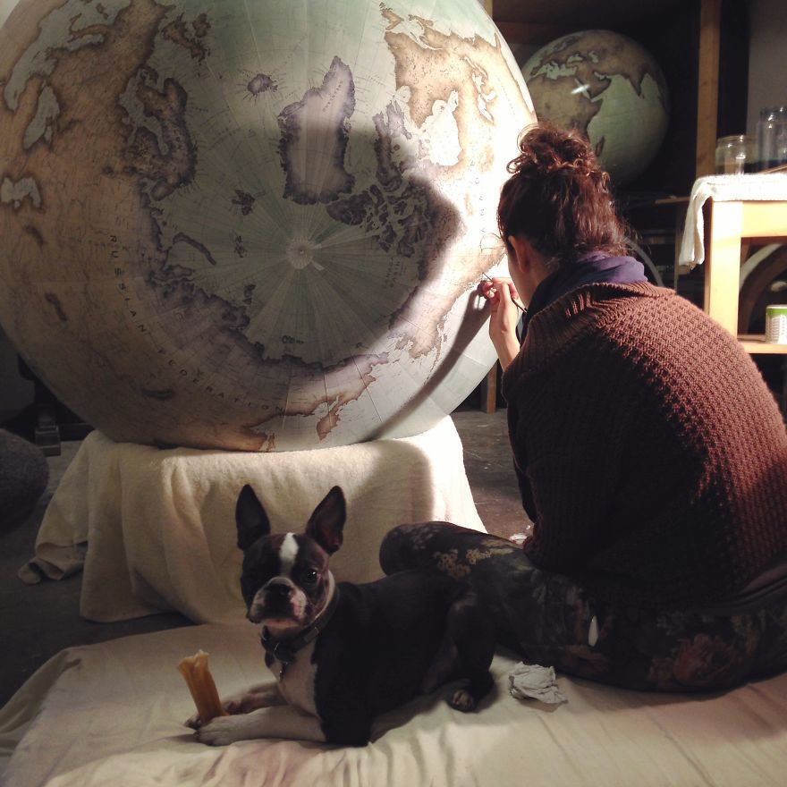 Photo of This Traditional Globemaker's Studio Is Hands Down The Most Beautiful Thing On Instagram 2/8 by Disha Kapkoti
