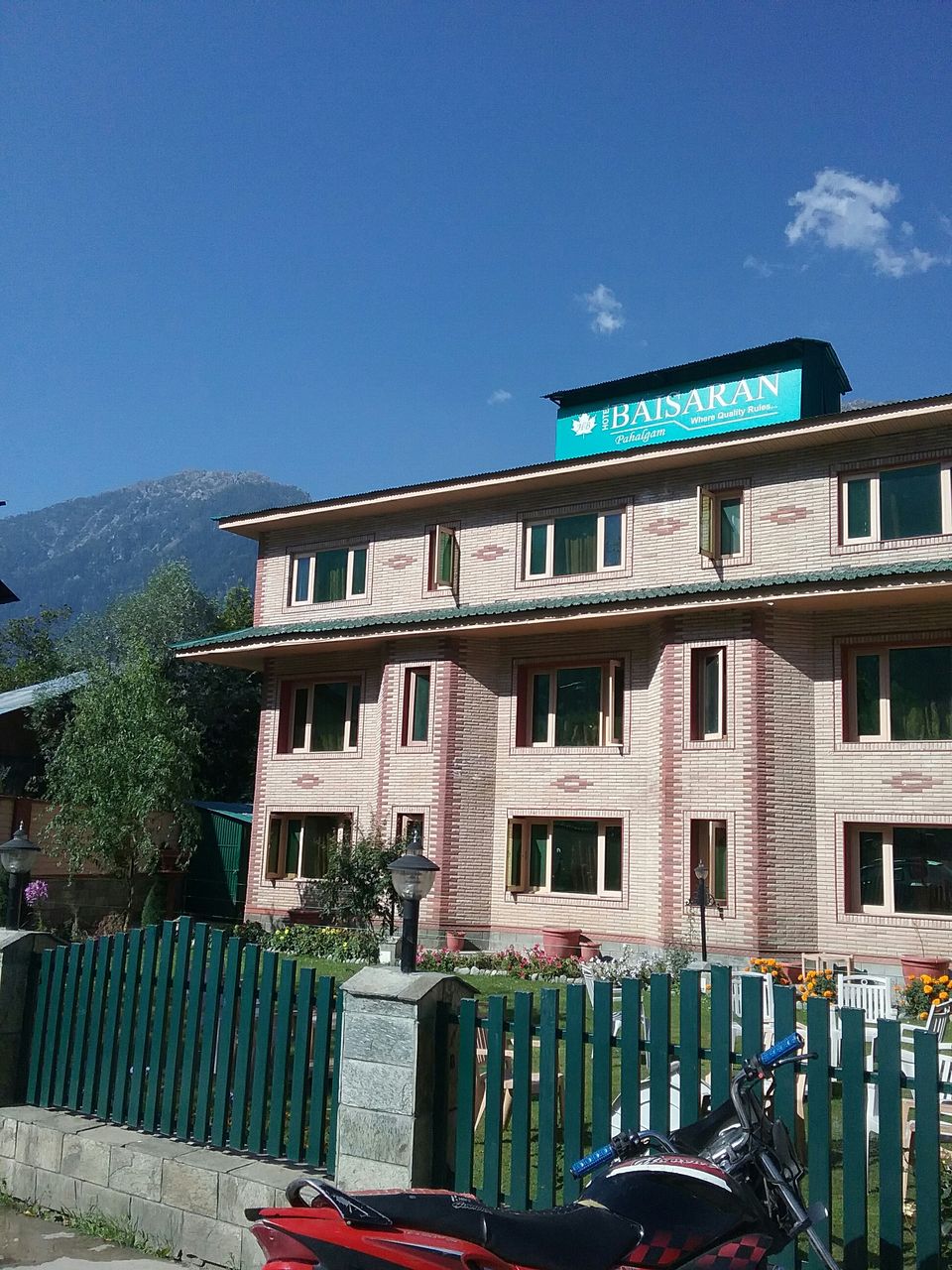 Photo of Disputed paradise on earth- Kashmir day 1 3/6 by Ghumakad Geetika