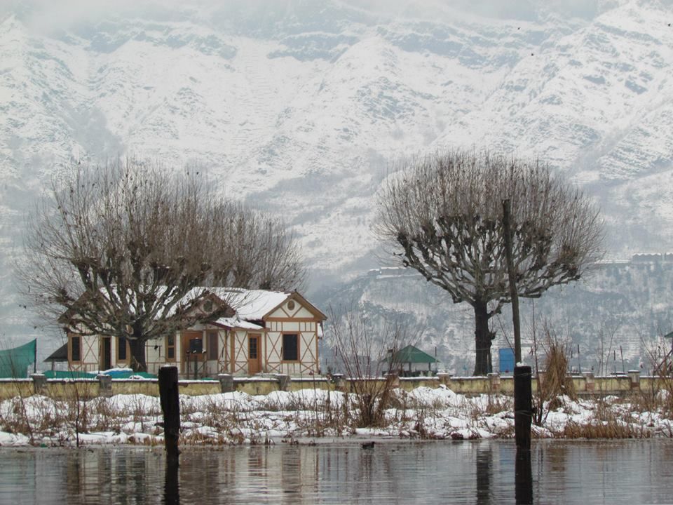 Photo of Srinagar in Snow - World's Most Beautiful City 15/20 by Pratik Goel