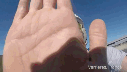 Photo of YOLO: This guy quit his job to travel to 36 countries giving out hi-fives 5/7 by Disha Kapkoti