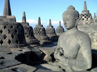 Photo of 10 Fun Things to Do In Indonesia 7/11 by Arland