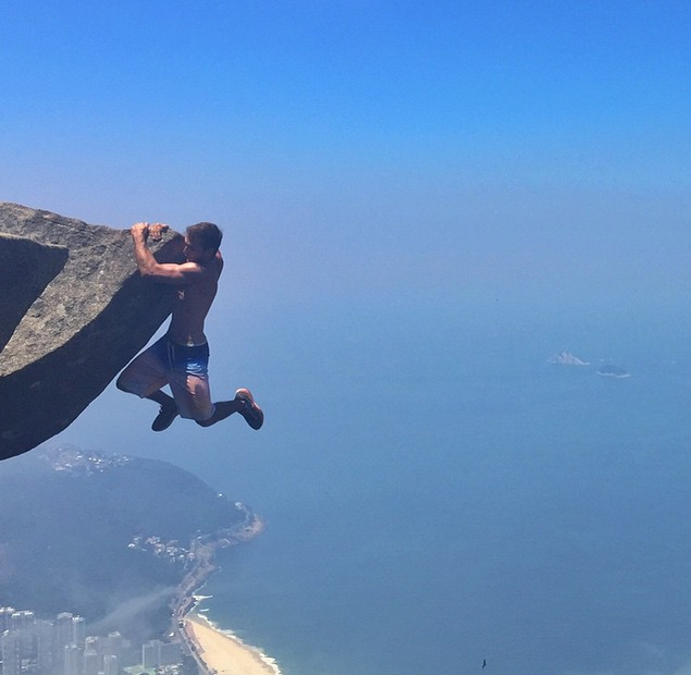 Photo of This couple is taking romance to dangerous heights 3/8 by Sreshti Verma