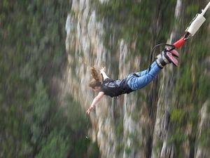 These 12 photos show how Newton’s Laws of Motion apply to traveling