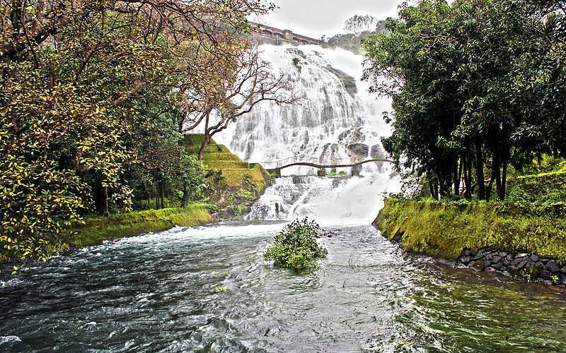 5 Exciting Places To Visit Near Mumbai For The Perfect Monsoon Getaway Mumbai's best monsoon experiences, be it an atmospheric ferry ride around the gateway of india harbour with a slight drizzle to accompany you, or if you do not mind getting soaked in the rain at any time of the day and can brave a few puddles on your way, then head to these places to discover a. tripoto