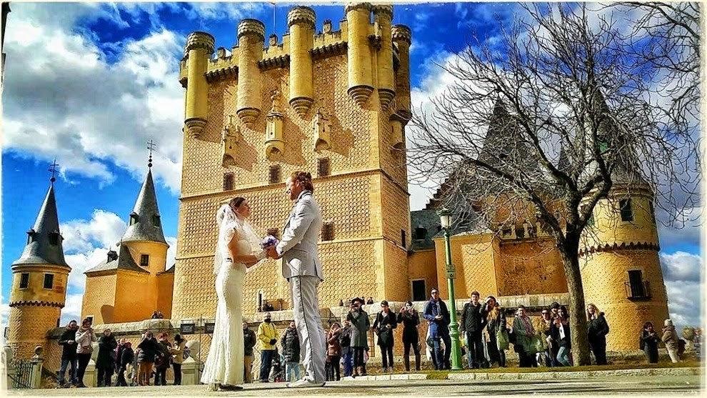 Photo of Best Wedding Ever: Couple Decides To Get Married 38 Times All Around The World. 3/10 by Gunjan Upreti
