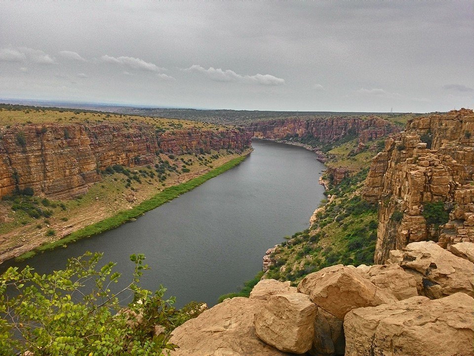 Visit Tungabhadra River in Hampi. Information, Location, Visiting Hours.