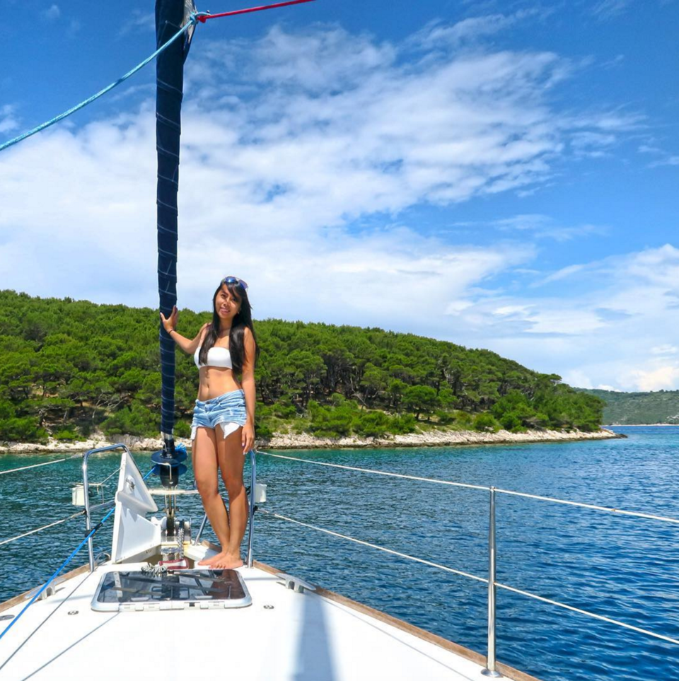 Photos of Let This Filipino Girl Show You How To Travel & Earn a Fortune at the Same Time. 5/5 by Prateek Dham