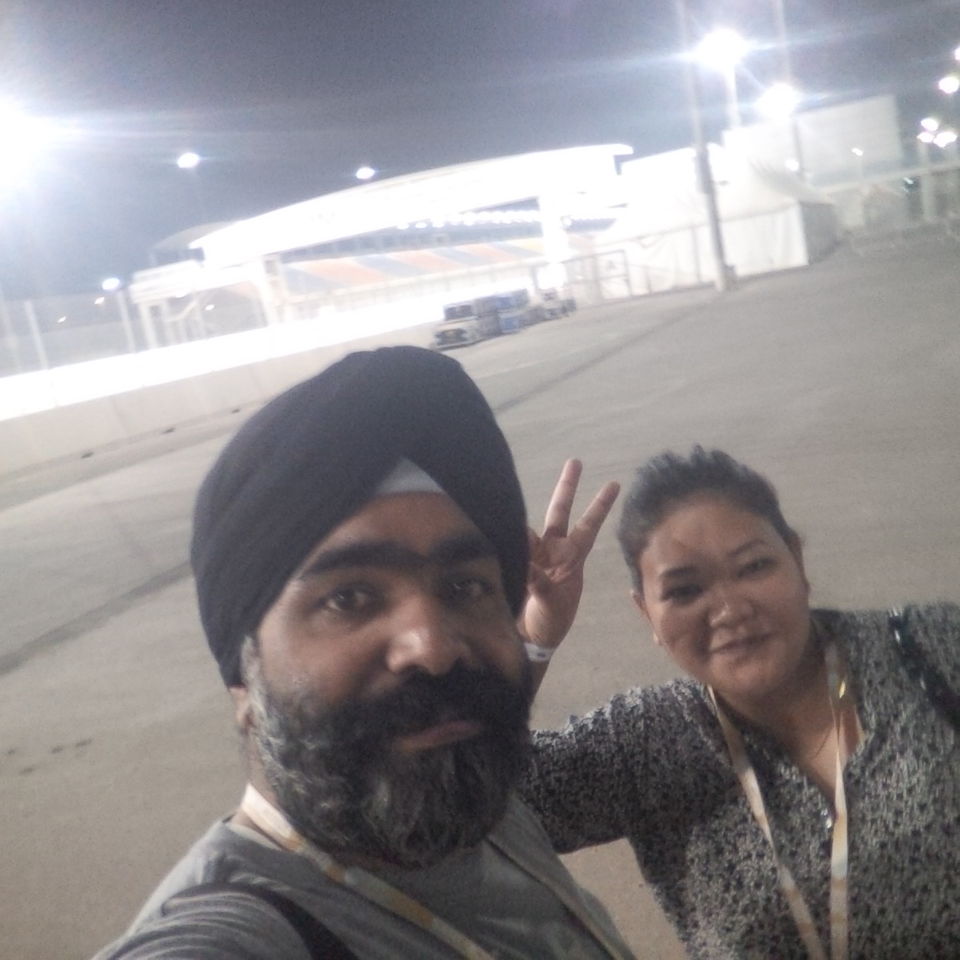 Photos of #SwipeRightToTravel Meeting a New Friend in a New Destination Qatar 6/28 by Charandeep Singh