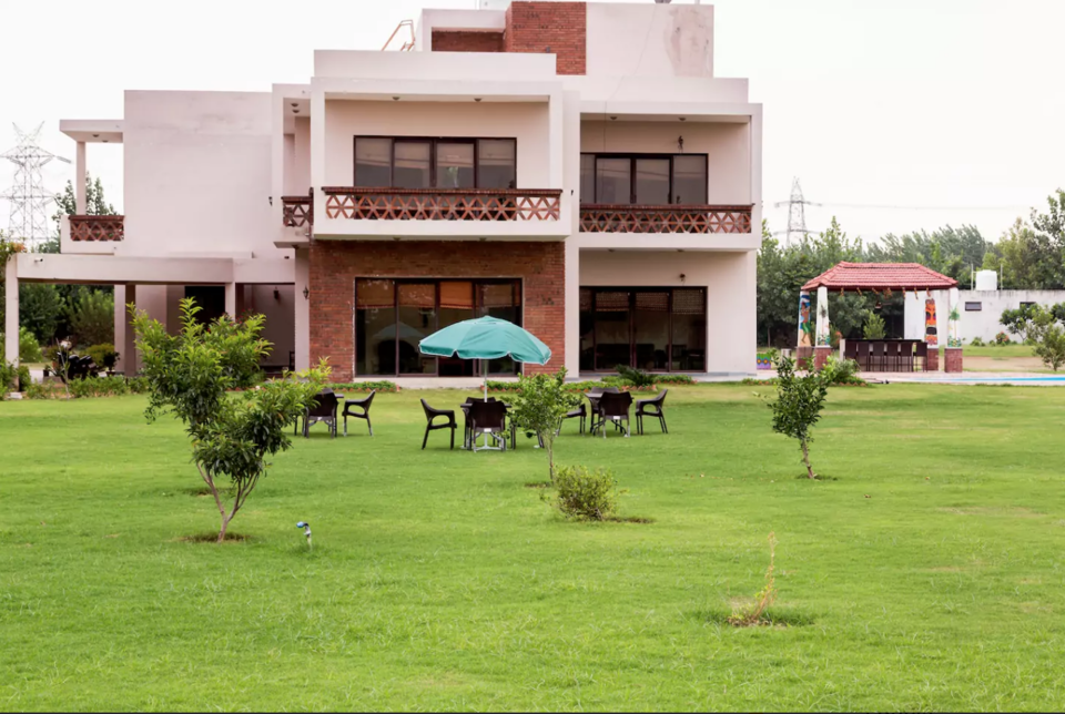 6 Of Delhi's Coolest Farmhouses Where You Can Host The Most Epic House