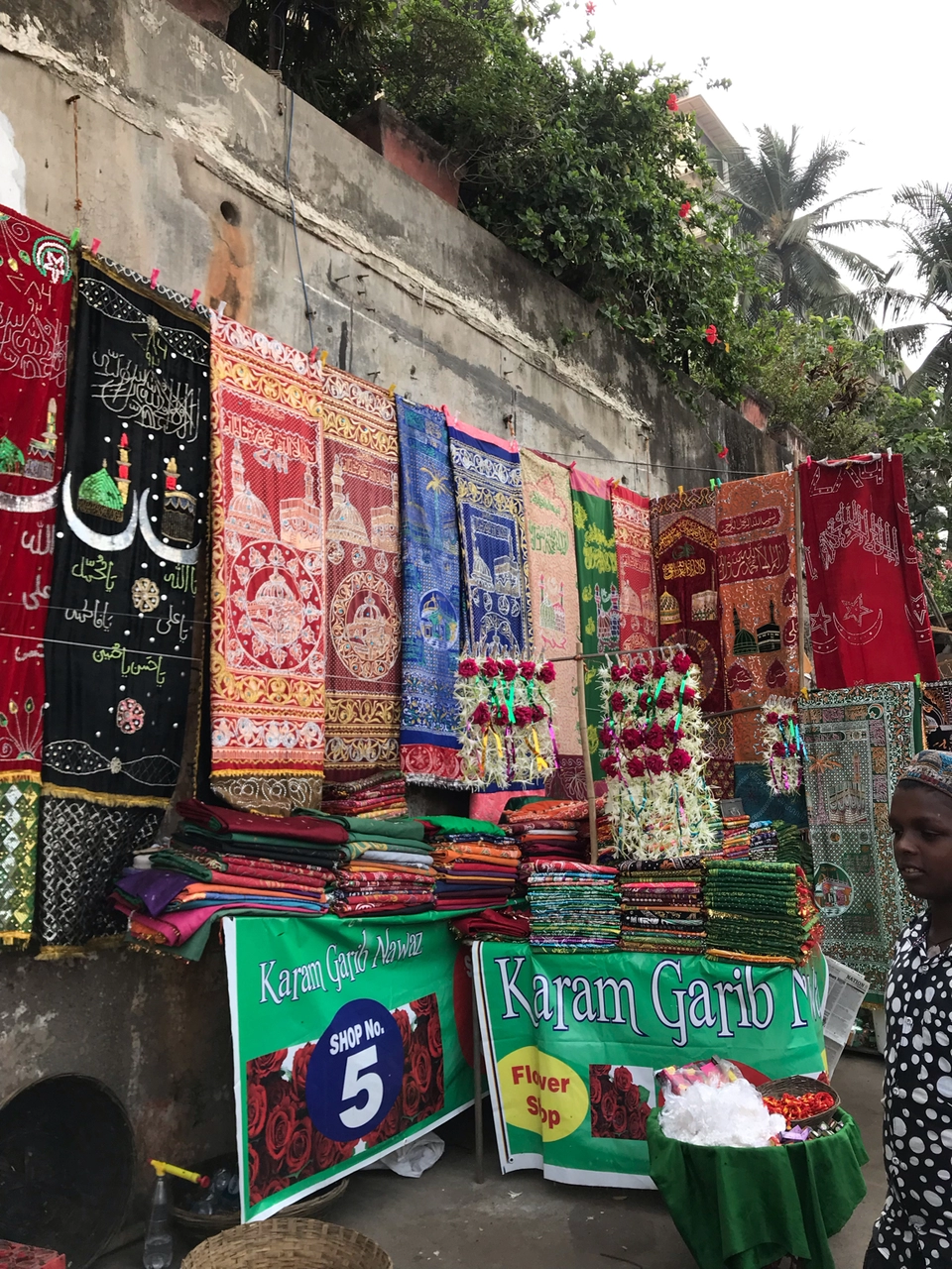Photo of Haji Ali, Mumbai, Maharashtra, India by Akshaya Bhat