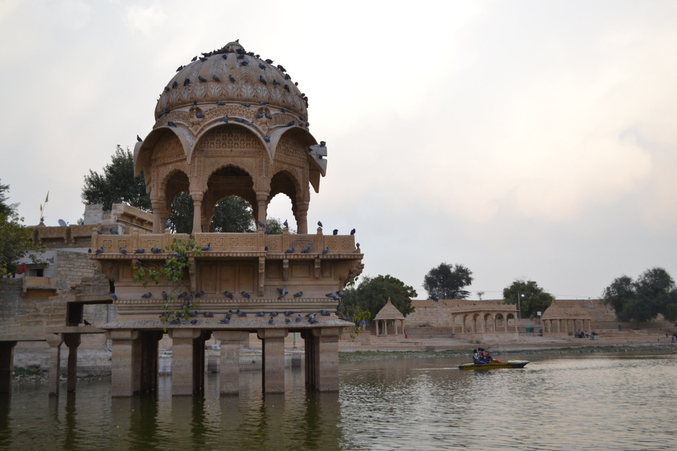 Photo of Enchanting Gadisar Lake 1/2 by shubham saxena