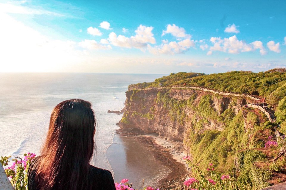 Photo of Uluwatu Beach, Pecatu, Badung Regency, Bali, Indonesia by Suvarna Arora