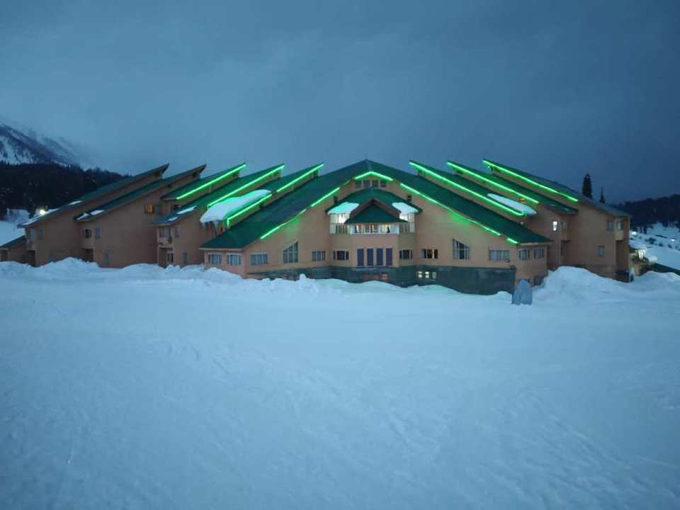 Photo of Ski Course at Indian Institute of Skiing and Mountaineering (IISM) Gulmarg 1/4 by Zara Zara