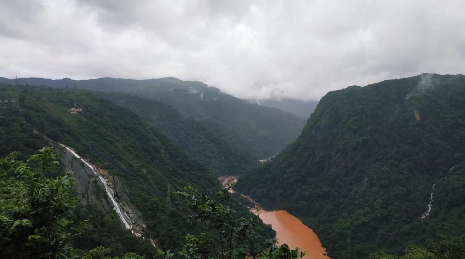 Photo of Meet the Majesty in Karnataka: Jog Falls by swapnil_journeyer