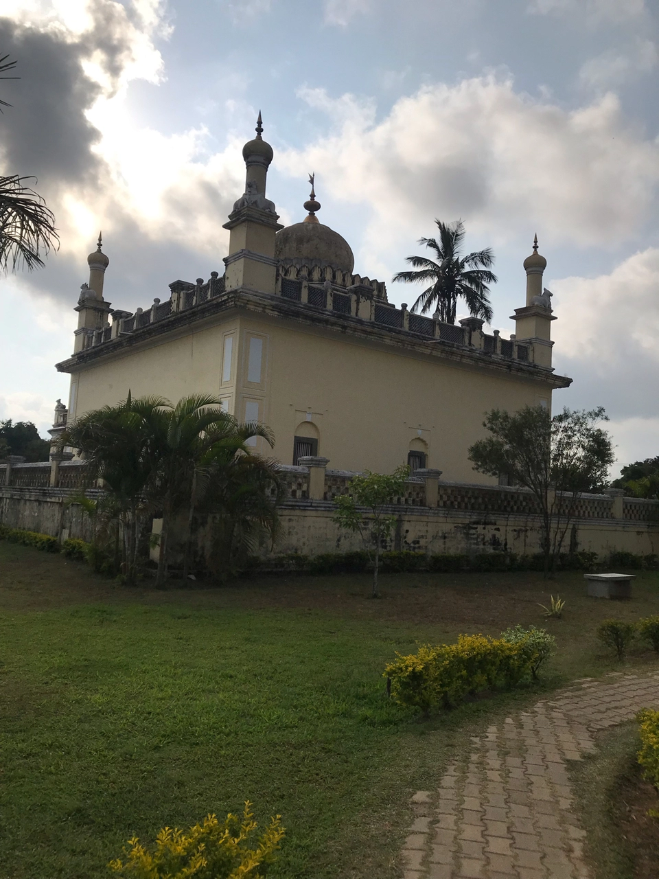 Photo of Raja's Tomb, Mahadevpet, Coorg State, Karnataka, India by Akash Vaish