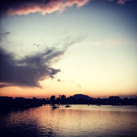 Photo of My Solo Travel in Kashmir: Somewhere Among Kashmiriyat, Curfew and Kahwa, I left my Heart Behind | l 17/17 by Kanika Gupta