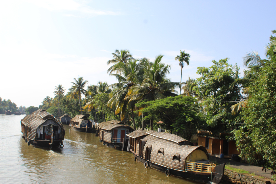 Photo of Ms lazy boots in Kerala 8/12 by Hasti Raval