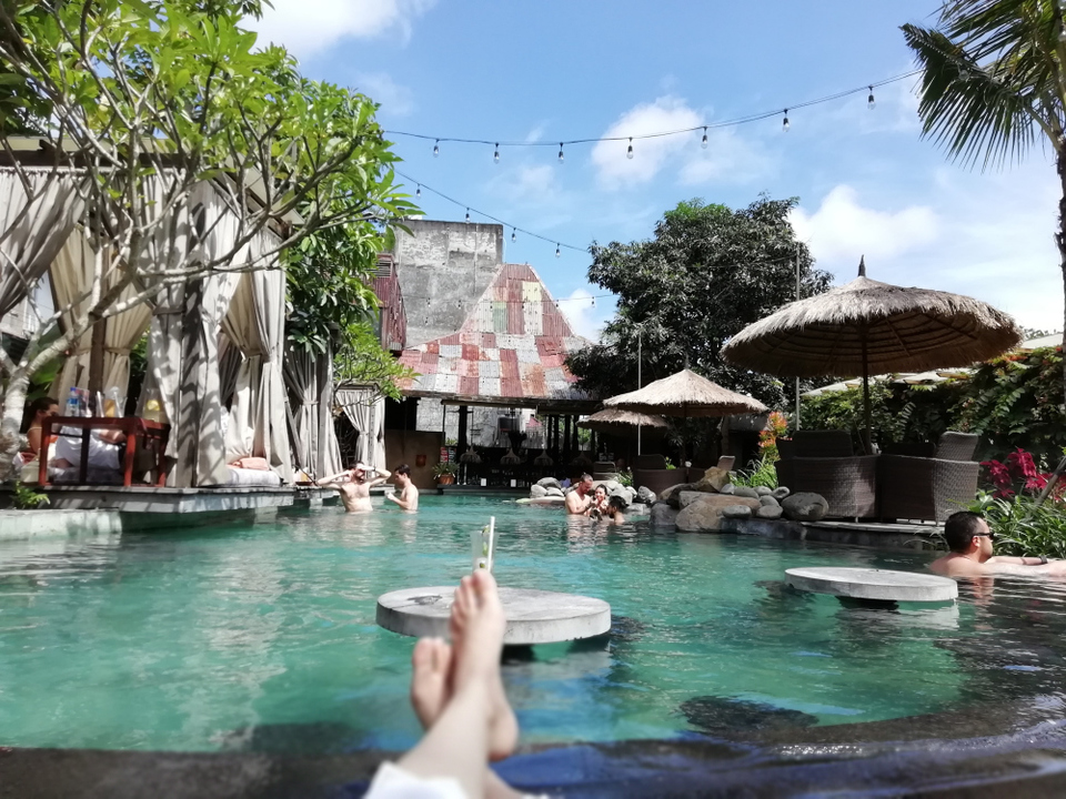 Photo of Folk Pool & Gardens, Jalan Monkey Forest, Ubud, Gianyar, Bali, Indonesia by Hasti Raval