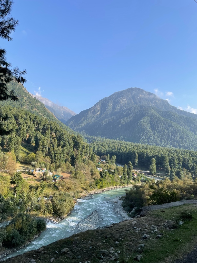 Photo of Heaven on Earth - Kashmir, A 5-day Itinerary 1/1 by Geetha Ranganathan