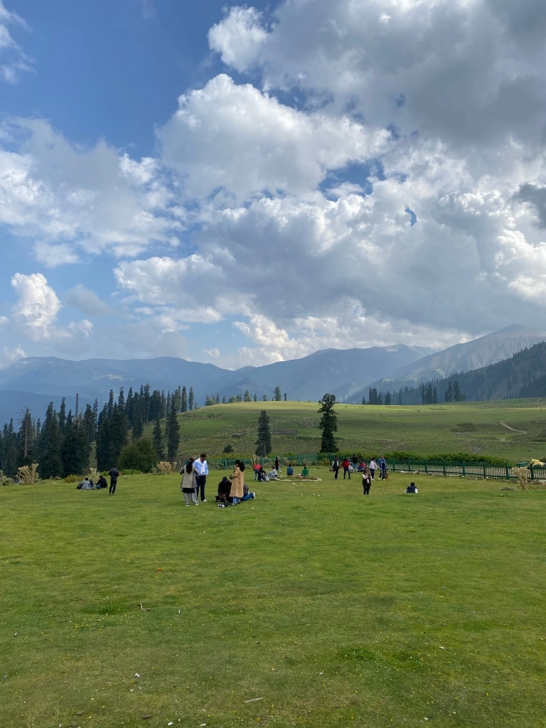 Photo of Srinagar to Gulmarg - A day trip itinerary by Geetha Ranganathan