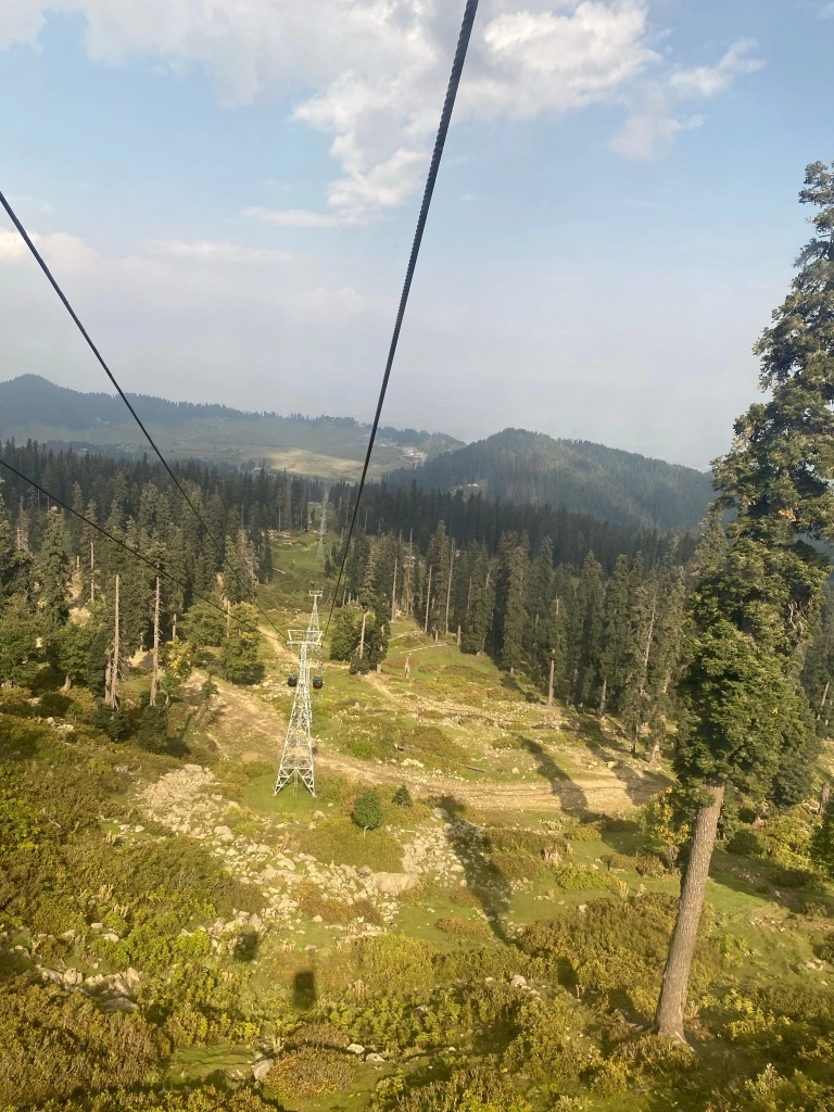 Photo of Srinagar to Gulmarg - A day trip itinerary by Geetha Ranganathan
