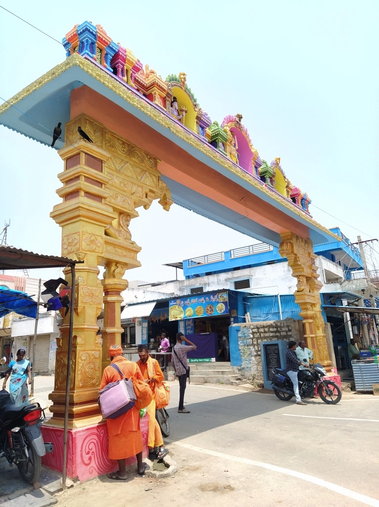 Photo of Veerabhadra Swamy Temple, Main road, Lepakshi, Andhra Pradesh, India by Hemangi Narvekar