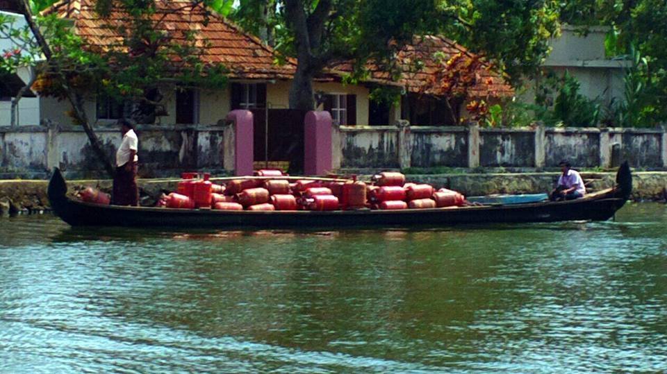 Photo of Alappuzha Backwaters - lots of chemmeen but no Karuthamma 11/34 by Chendilk