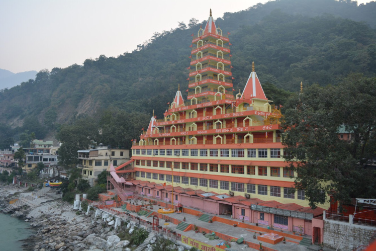 Photo of Trayambakeshwar Temple, Laxman Jhoola, Laxman Jhula, Rishikesh, Uttarakhand, India by WanderGirl