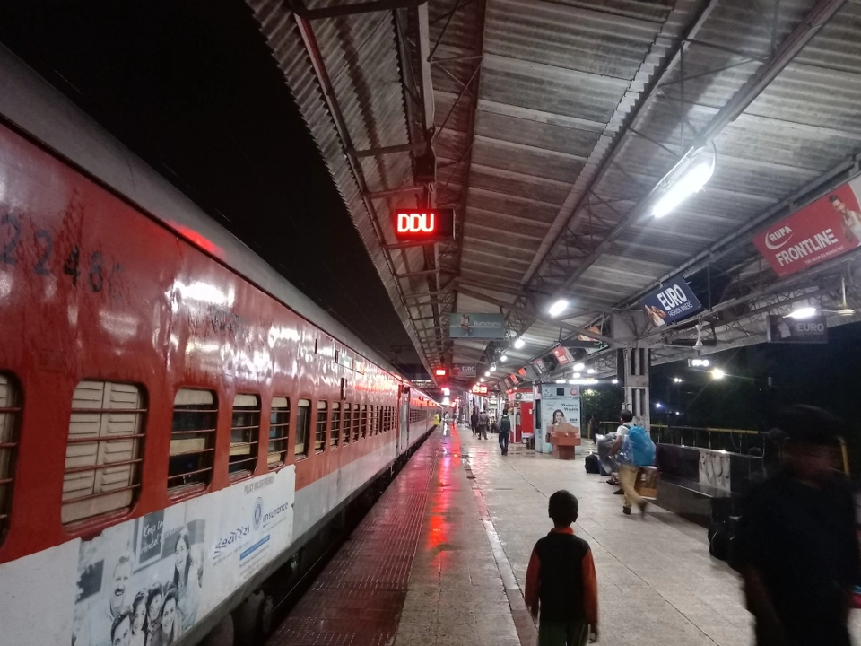 Photo of PT. Deen Dayal Upadhyaya Junction, Mughalsarai, Uttar Pradesh, India by Suraj B (theTrackWalk)