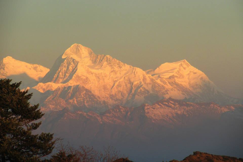 Photo of Landrover and Kanchenjunga 6/6 by Kasturi Karuna