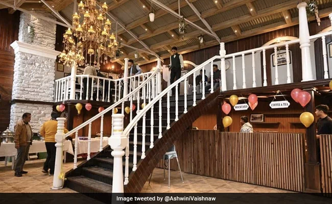 Photo of Railway Station Or A Cafe? Railways Minister's Photo Of Station Stuns Internet! by Kadambari Bhatte (curlytravelmess)
