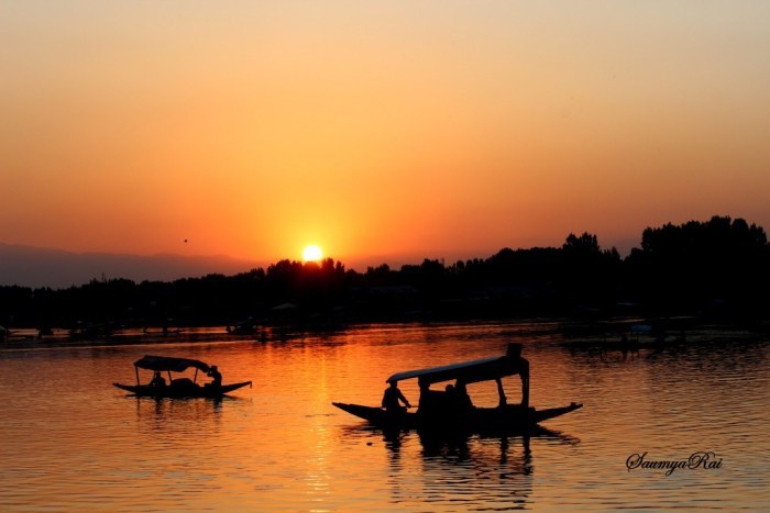Photo of Sunset at Dal Lake, Srinagar by Road to Taste