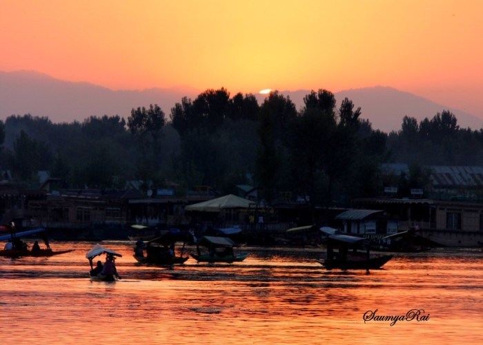 Photo of Sunset at Dal Lake, Srinagar by Road to Taste