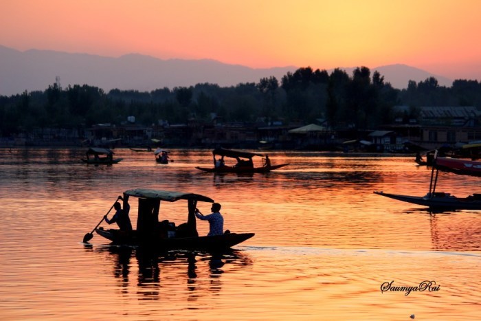 Photo of Sunset at Dal Lake, Srinagar by Road to Taste