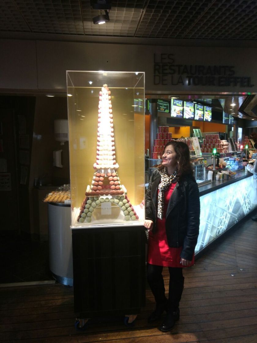Photo of Eiffel Tower, Avenue Anatole France, Paris, France by Nikhita Shere