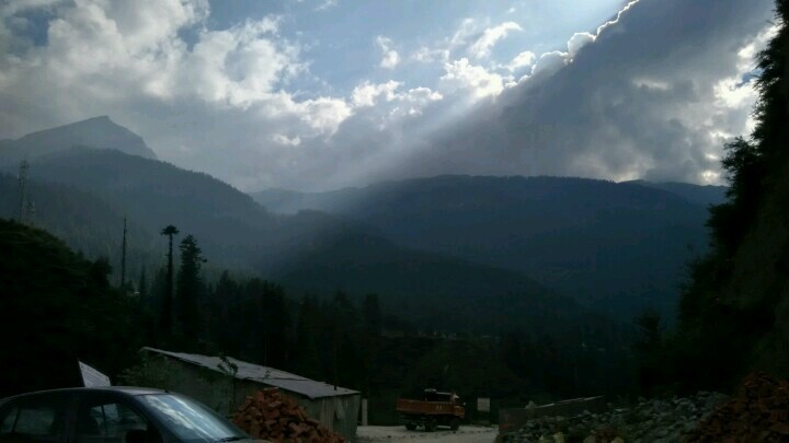Photo of Adventurous and Mesmerizing Kheerganga Treck, starting from Kasol upto Hot Spring of Parvati Kund 8/10 by Vinita Sharma
