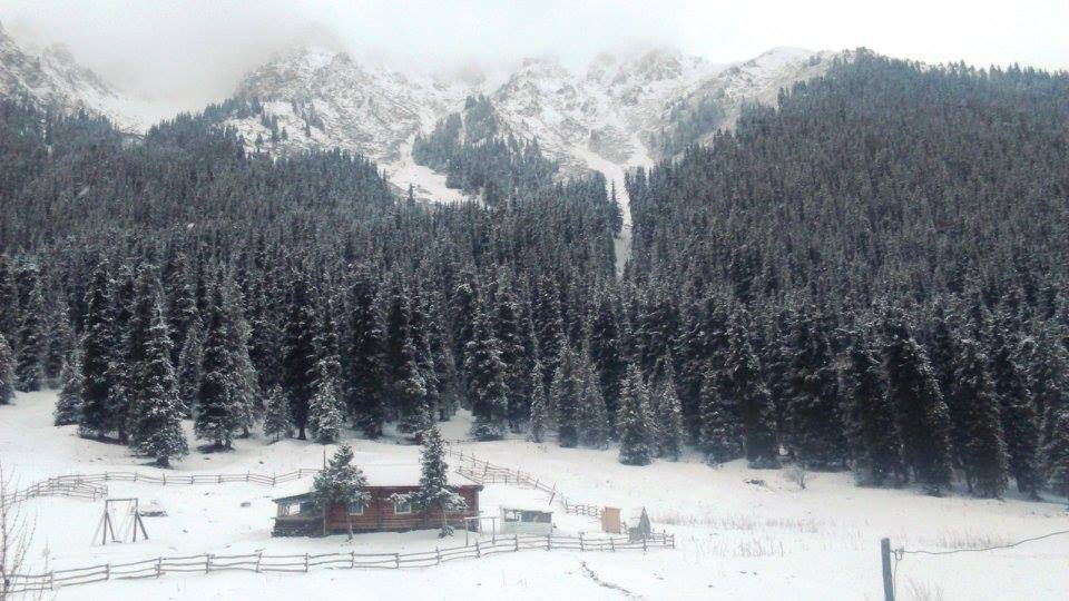 Photo of Altyn Arashan Valley by Vivek Narendran