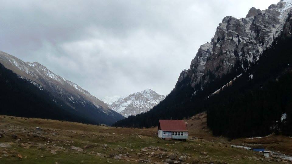 Photo of Altyn Arashan Valley by Vivek Narendran