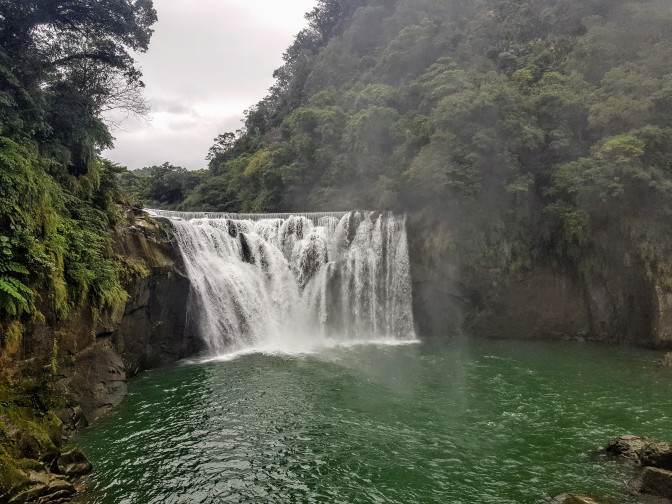 Photo of Shifen Waterfall, 乾坑 Pingxi District, New Taipei City, Taiwan by TheCorporateWanderer