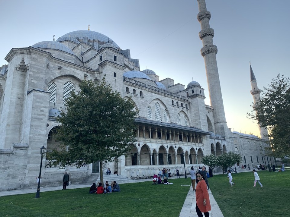 Photo of Süleymaniye Mah, Suleymaniye Mosque, Profesör Sıddık Sami Onar Caddesi, Fatih/İstanbul, Turkey by Map Camera Travel