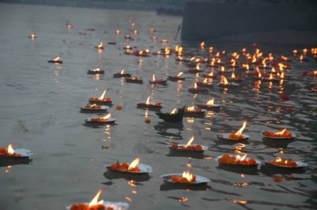 Photo of My quest to find Banaras of Varanasi 7/15 by Mokshta Chauhan