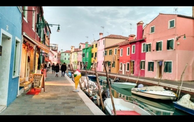 Photo of Do you know reason behind these colorful houses in Burano, Venice ..?? 3/5 by Ashwini pawar
