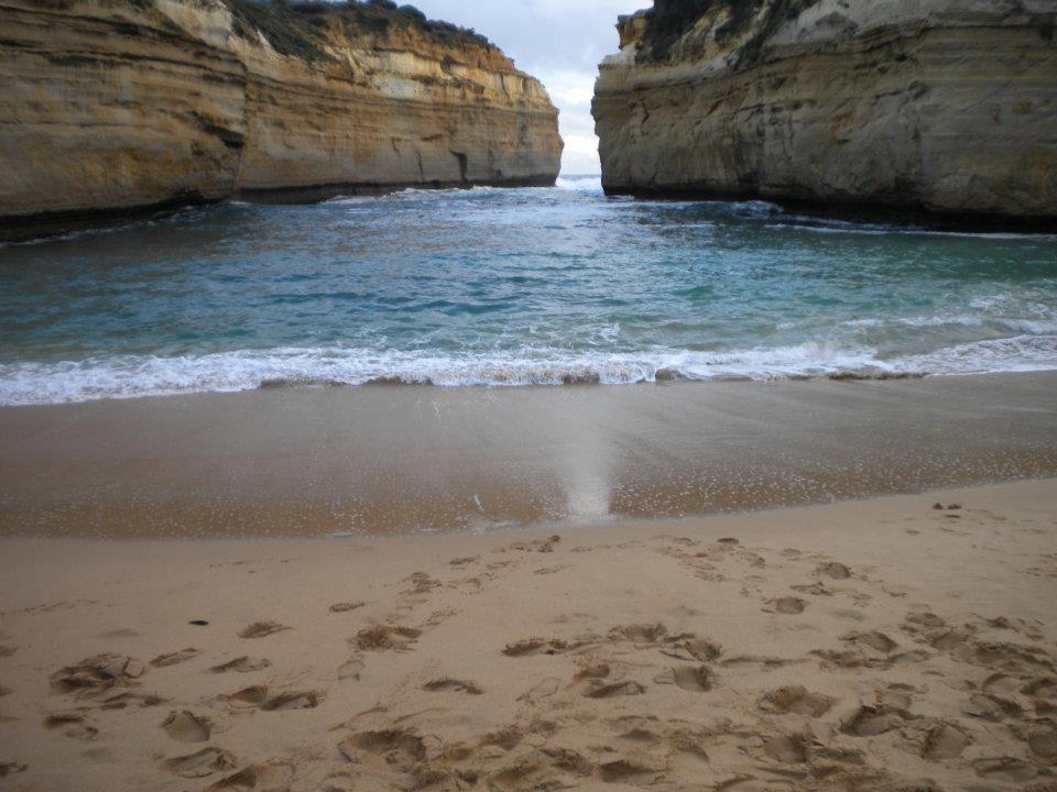 Photo of A beach between 2 apostles.... by anumeha gupta