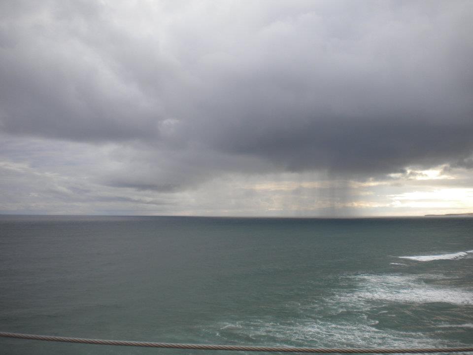 Photo of sky desperately trying to meet the ocean!! by anumeha gupta