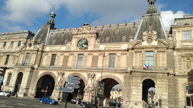 Photo of Louvre Museum, Rue de Rivoli, Paris, France by Balaka Basu