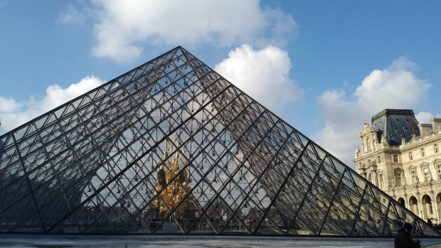 Photo of Louvre Museum, Rue de Rivoli, Paris, France by Balaka Basu