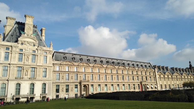 Photo of Louvre Museum, Rue de Rivoli, Paris, France by Balaka Basu
