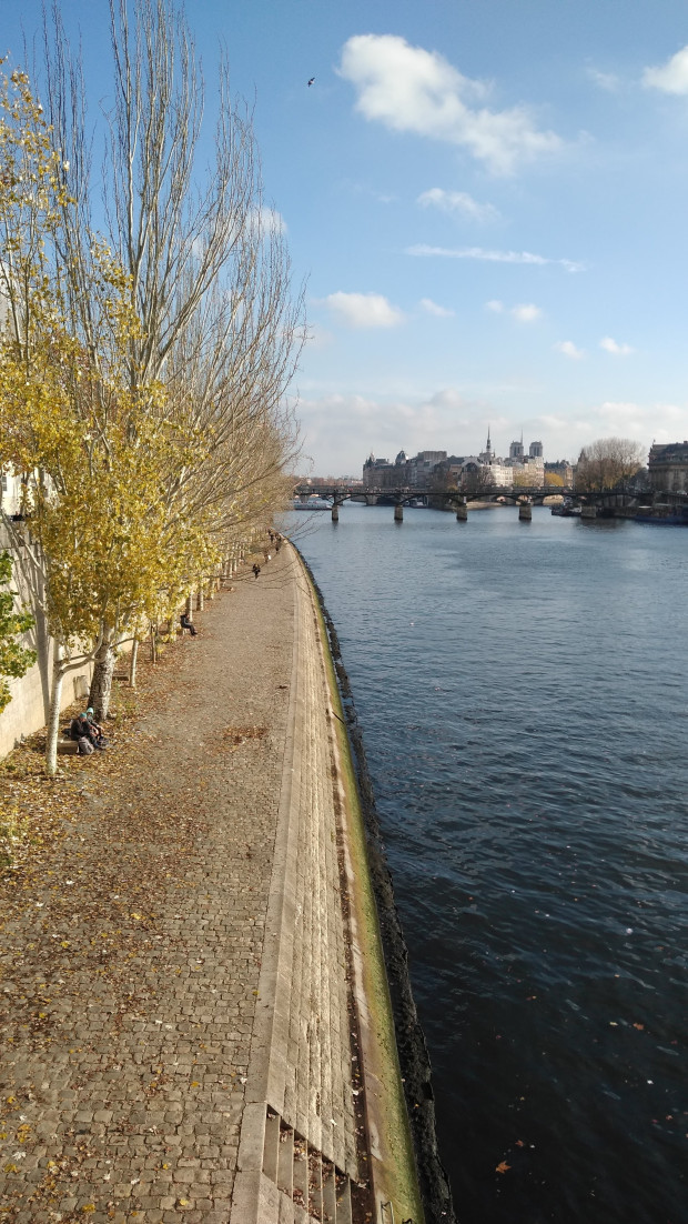 Photo of Seine River, France by Balaka Basu
